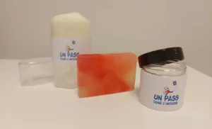 Un déodorant, un savon ou un dentifrice